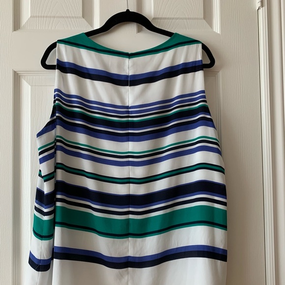 Sleeveless Plus blouse - Picture 3 of 4